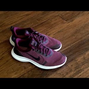 Nike women’s FLEX new in box never worn. Size  7W